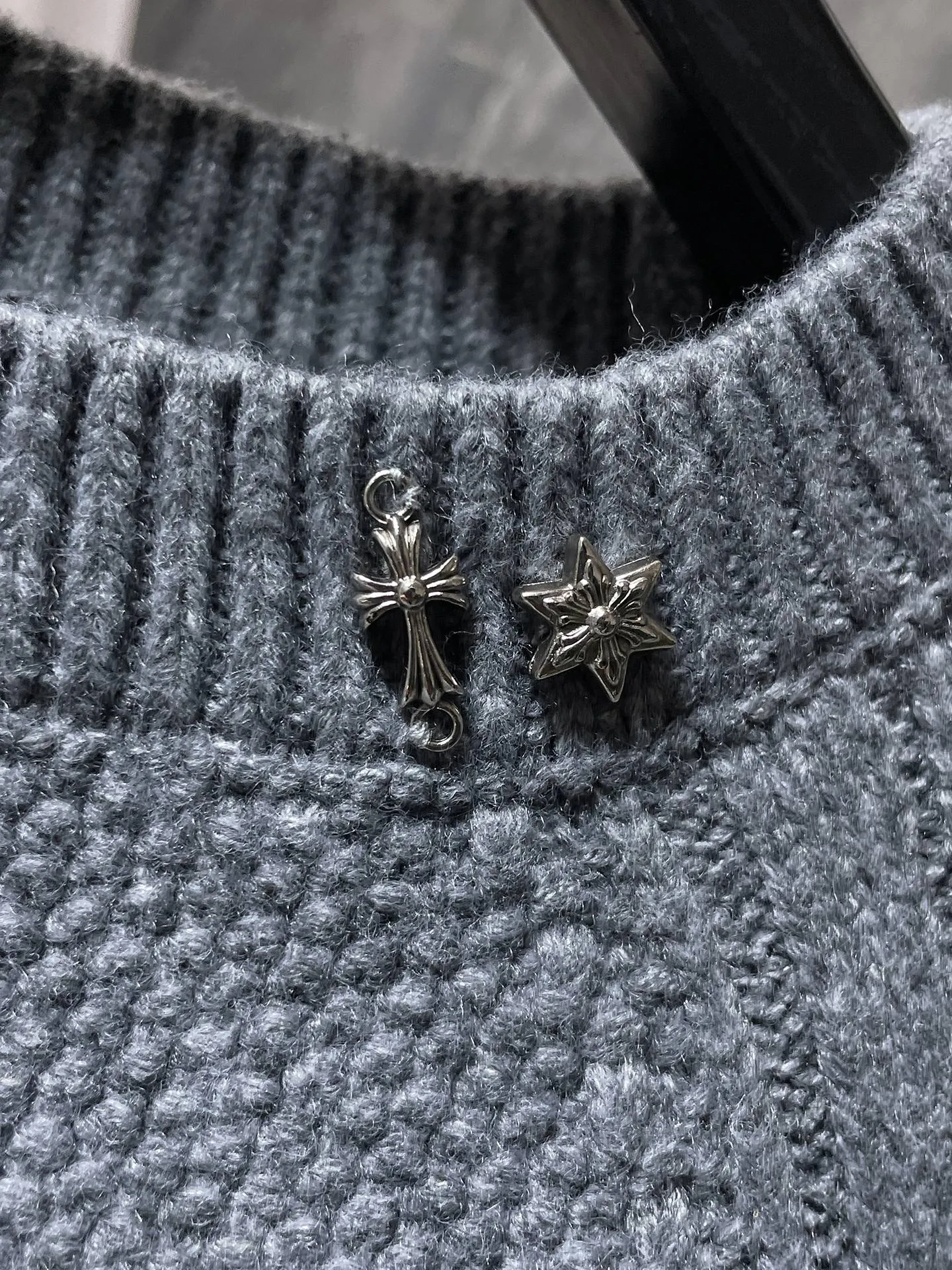 P236 Chrome Hearts 🍁Autumn and winter sweater series🍁 Cross metal➕hole treatment Selected high-quality wool blended knitted fabric Non-common version on the market Recommended colors: black gray white